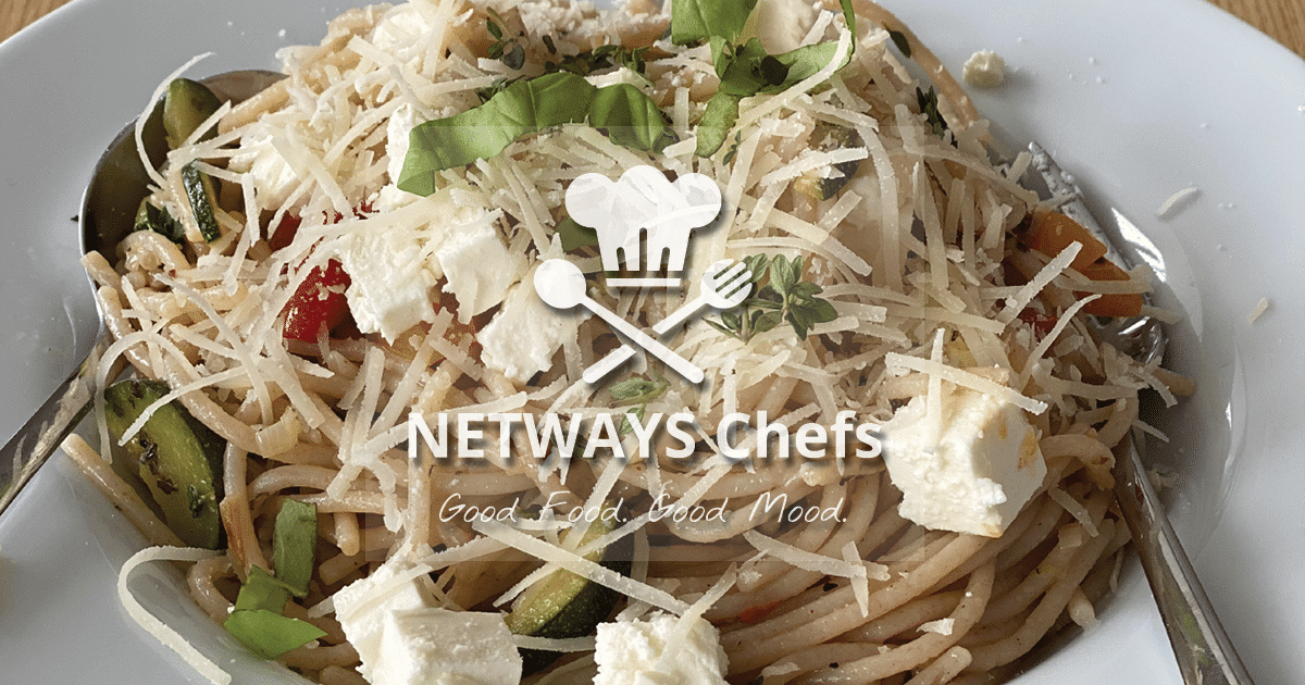NETWAYS Chefs – Julia kocht Zitronen-Spaghetti mit Zucchini, Thymian und Feta
