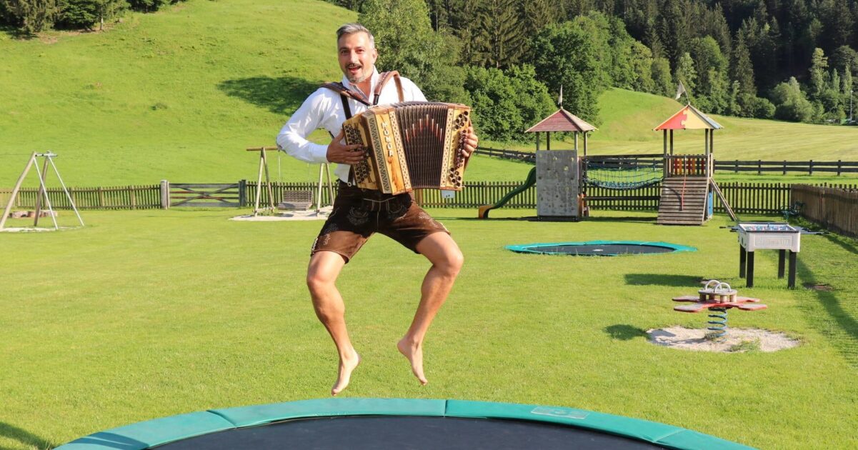 Life@NETWAYS | Consulting auf Südtiroler Art: Hemd, Haferflocken, Harmonika