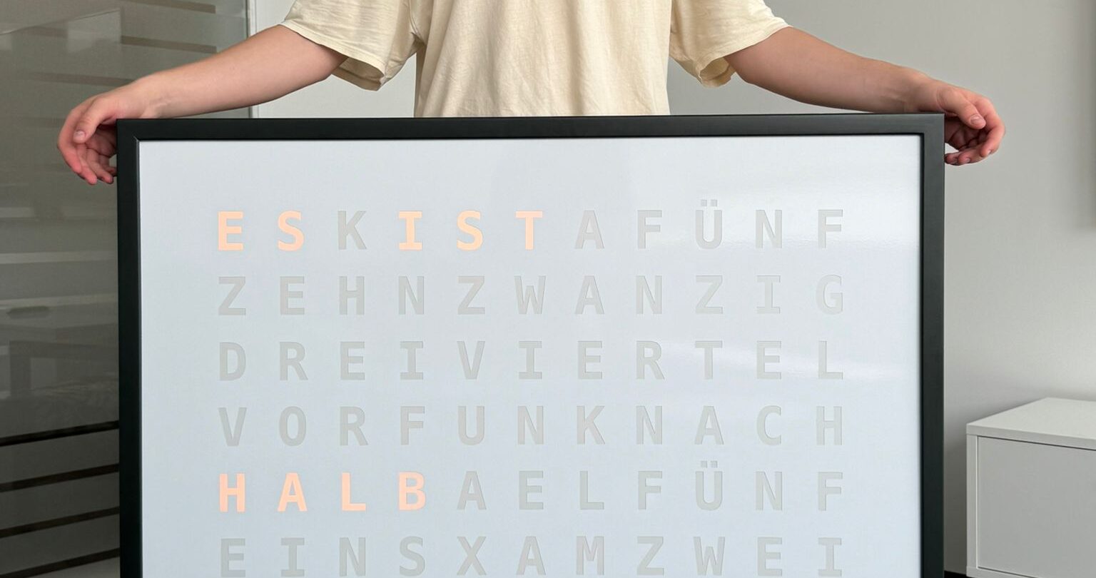 Azubi Projektwoche Update: Die neue und bessere Wortuhr